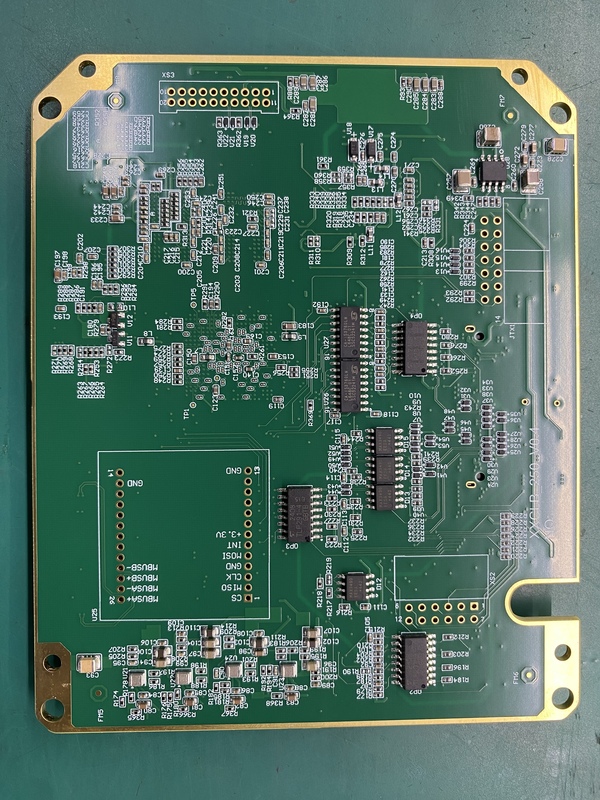 قناع الصلب الأبيض لحماية الطاقة مجمع PCB مع سمك 1.6mm وشهادة Rohs