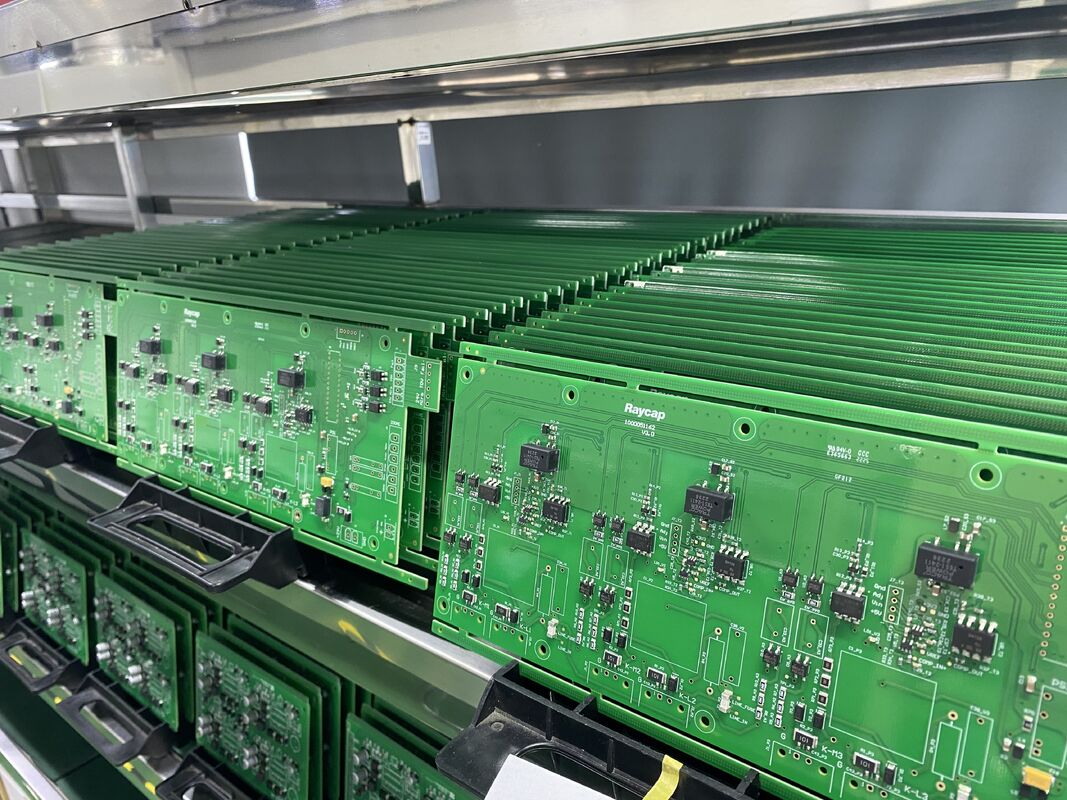 التحكم في العقبة PCB النحاس سميك مع الامتثال ROHS توفير خصائص كهربائية وتحسين الموصلات الحرارية