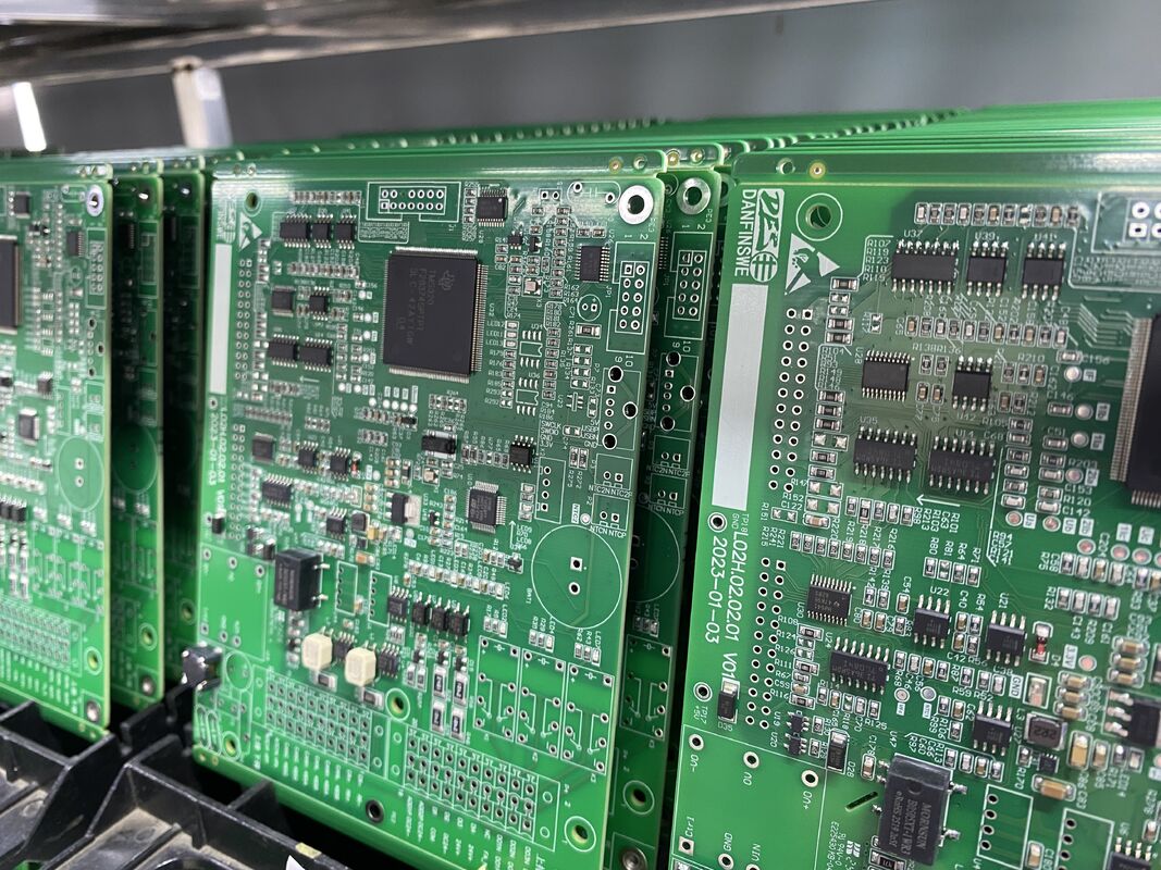 تجميع لوحات الدوائر المطبوعة للاتصالات بقطر ثقب صغير 0.1 مم، 6 طبقات، Tg170 عالي و Tg180 عالي، مُحسّنة لأجهزة الاتصالات