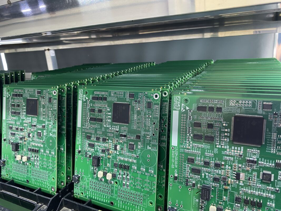 تجميعة لوحات الدوائر المطبوعة (PCB) مخصصة الحجم للاتصالات مع نظام ROHS وتشطيب سطحي خالٍ من الرصاص HASL، وتقديم حلول الاتصالات