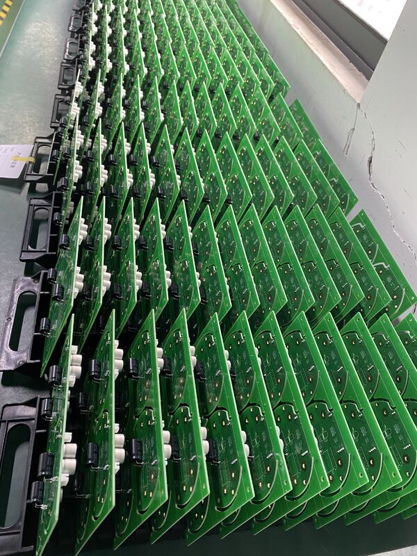 الحد الأدنى لمساحة الكرة 0.3 مم، درجة أقل من 0.5 مم، عملية تصنيع لوحات الدوائر المطبوعة الصناعية، الحد الأقصى لحجم لوحة الدوائر المطبوعة 600 × 1200 مم، مُحسّنة لتصميمات لوحات الدوائر المطبوعة المعقدة