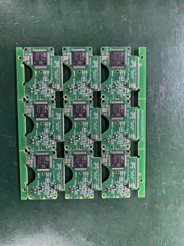 الحد الأدنى لمساحة الكرة 0.3 مم، درجة أقل من 0.5 مم، عملية تصنيع لوحات الدوائر المطبوعة الصناعية، الحد الأقصى لحجم لوحة الدوائر المطبوعة 600 × 1200 مم، مُحسّنة لتصميمات لوحات الدوائر المطبوعة المعقدة