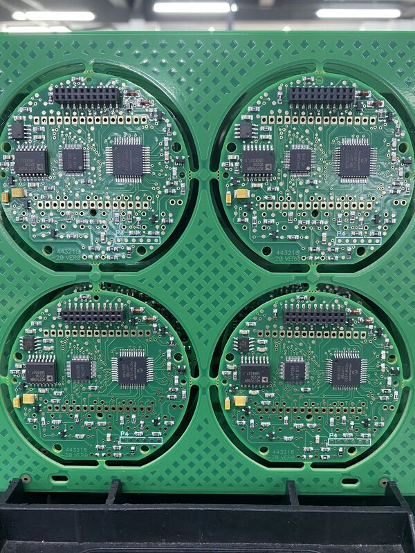 تجميع لوحات الدوائر المطبوعة النحاسية الصناعية 4 أوقية مخصصة نعم حلول للتطبيقات الإلكترونية المعقدة ولوحات الدوائر المتينة