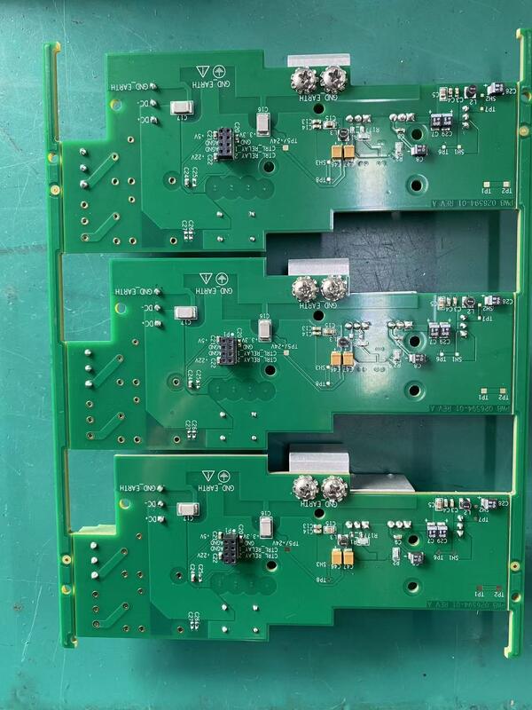 تصنيع لوحات الدوائر المطبوعة (PCB) بقناع لحام أخضر، بسماكة 2.0 مم وفتحة ليزر دنيا 0.075 مم، أداء في التجميعات الإلكترونية