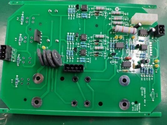مصنع تجميع لوحات الدوائر المطبوعة المتكامل (Turnkey PCB Assembly) المعتمد بشهادات ISO9001 و ISO13485 و IATF16949 و UL لتطبيقات الطاقة الجديدة